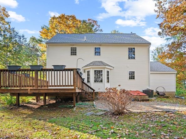 29 Shore Drive, Upton MA 01568