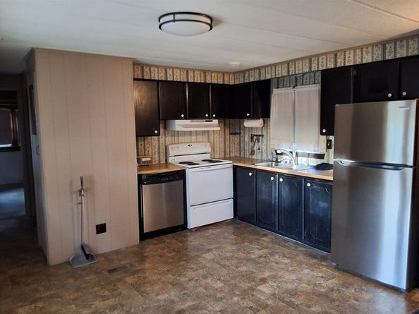 12 Presidential Cir, Warren MA 01083