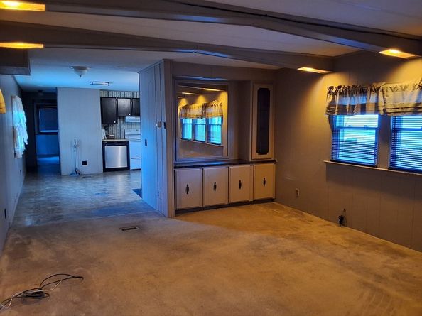 12 Presidential Cir, Warren MA 01083