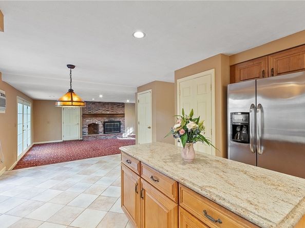551 Sudbury St, Marlborough MA 01752