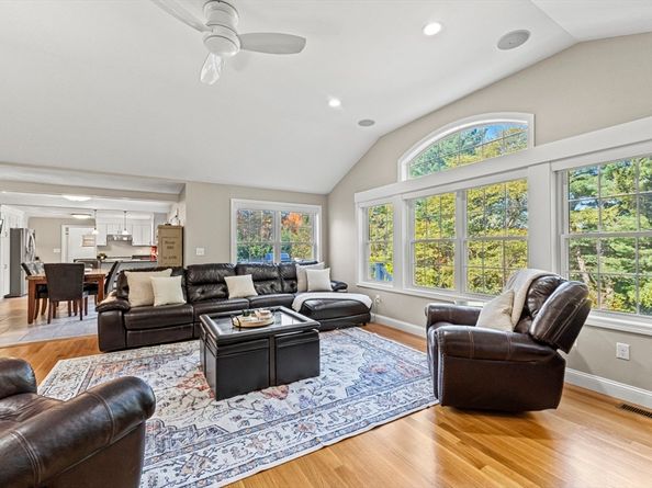 7 Heywood Road, Westford MA 01886