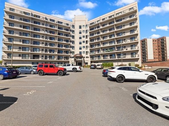 133 Commander Shea Blvd 609, Quincy MA 02171