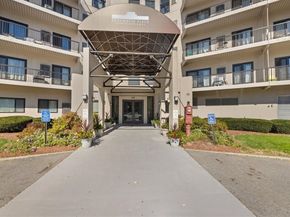 133 Commander Shea Blvd 609, Quincy MA 02171