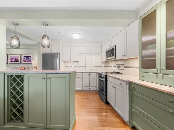24 Lee Street B10, Marblehead MA 01945
