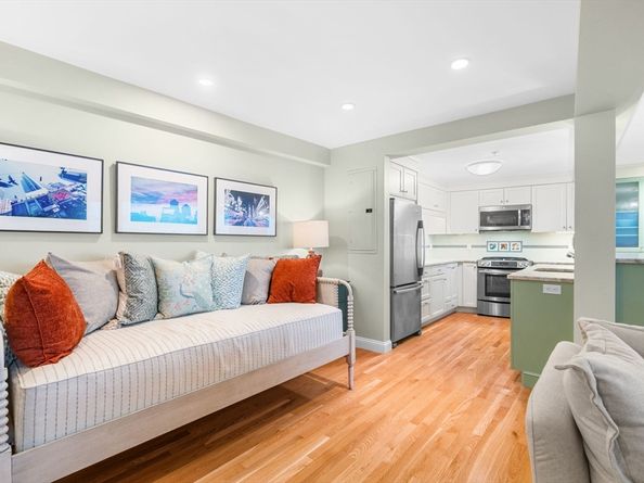24 Lee Street B10, Marblehead MA 01945