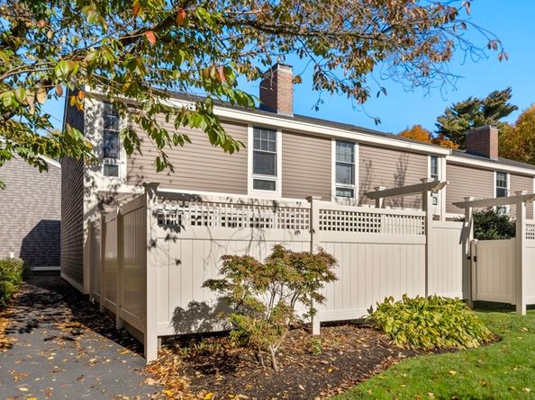 11 Oak Street 62, Wellesley MA 02482