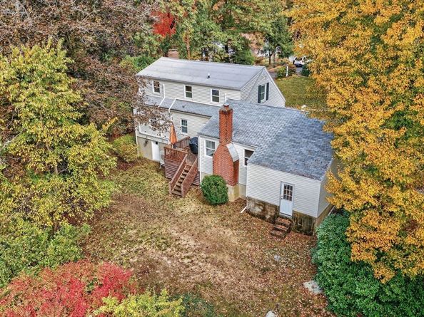 37 Pine St, Bedford MA 01730