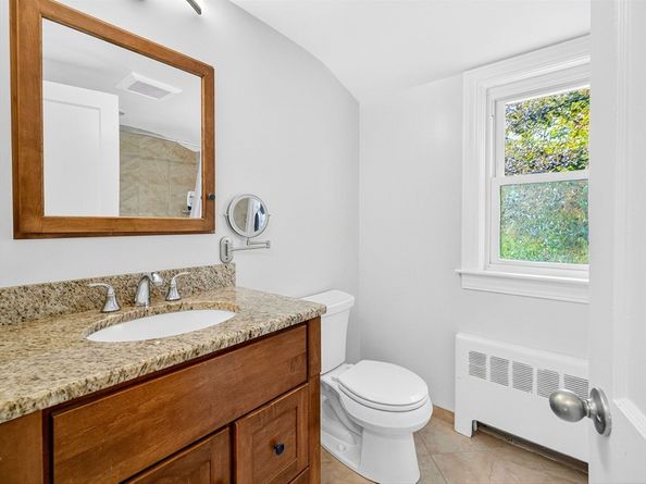 37 Pine St, Bedford MA 01730