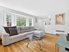 37 Pine St, Bedford MA 01730