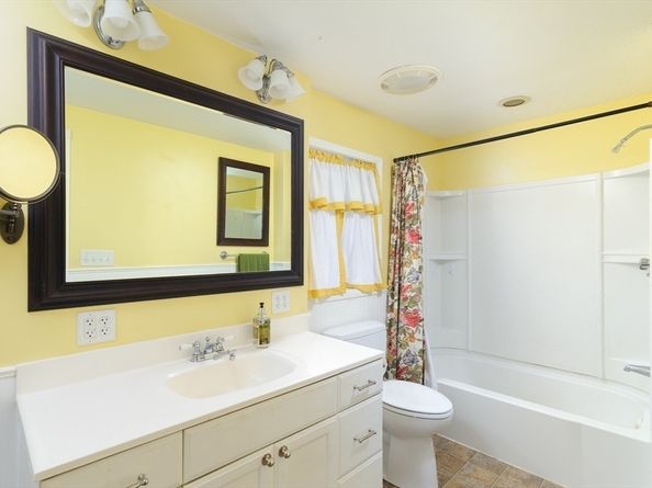 8 Elm St, North Brookfield MA 01535