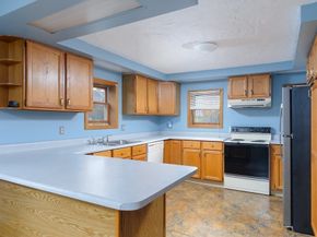 8 Elm St, North Brookfield MA 01535