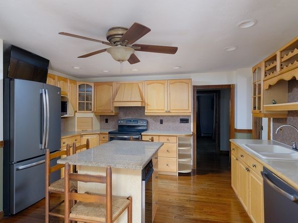 8 Elm St, North Brookfield MA 01535