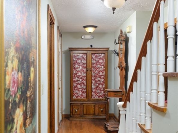 8 Elm St, North Brookfield MA 01535