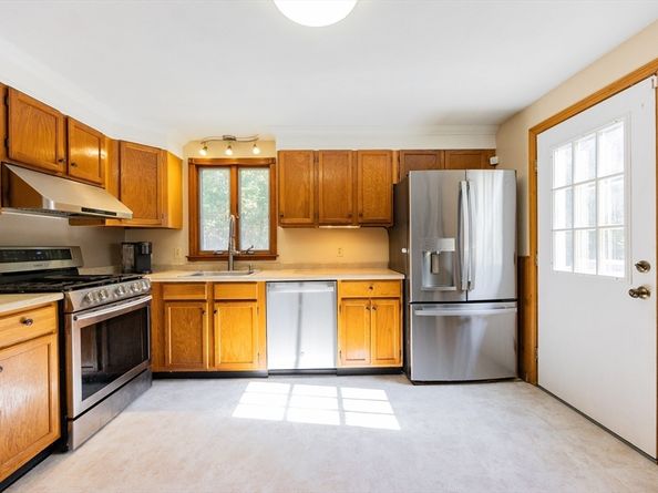 9 Laurie Ann Ln, Billerica MA 01862
