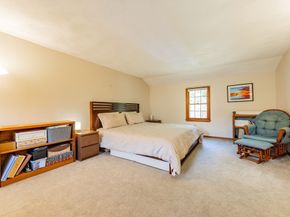 9 Laurie Ann Ln, Billerica MA 01862