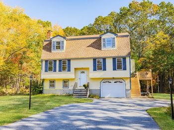 9 Laurie Ann Ln