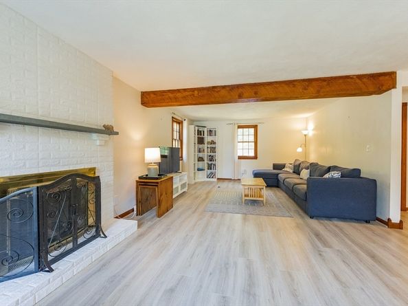 9 Laurie Ann Ln, Billerica MA 01862