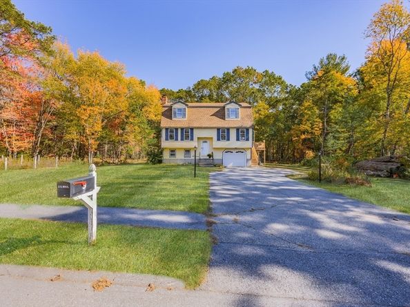 9 Laurie Ann Ln, Billerica MA 01862