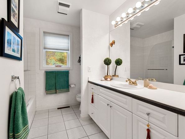 50 Hill Cir 50, Burlington MA 01803