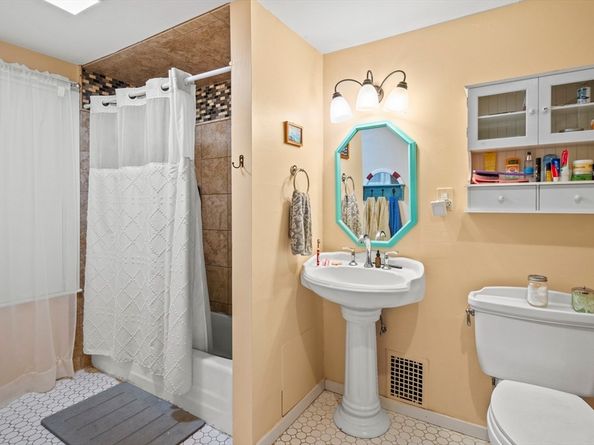 121 East Street 121, Northbridge MA 01588