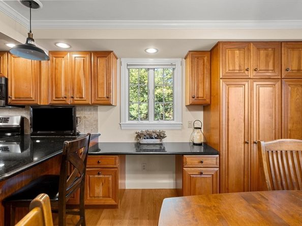 9 Upland Rd, Burlington MA 01803