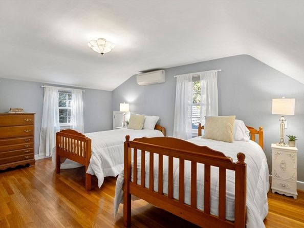 9 Upland Rd, Burlington MA 01803