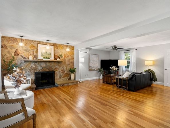 9 Upland Rd, Burlington MA 01803