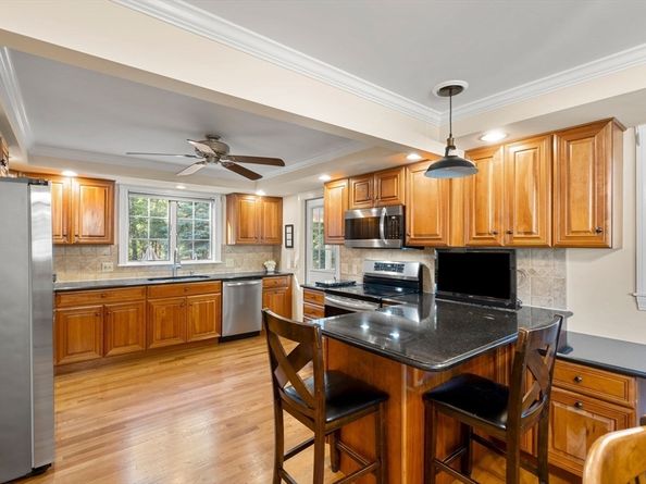 9 Upland Rd, Burlington MA 01803