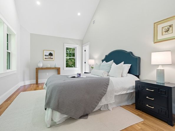 6 Ivy Cir, Winchester MA 01890