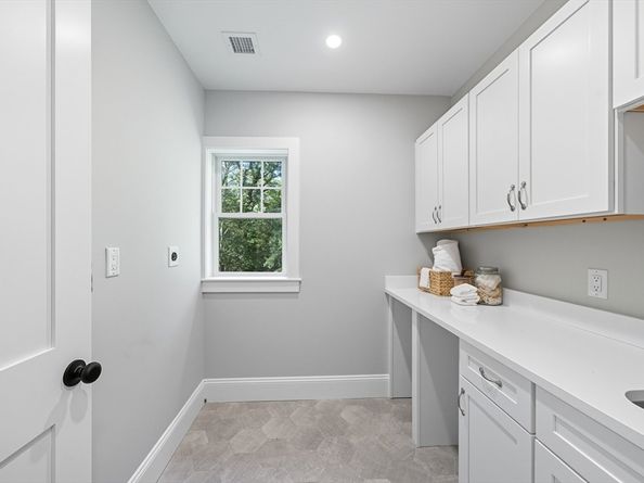 6 Ivy Cir, Winchester MA 01890