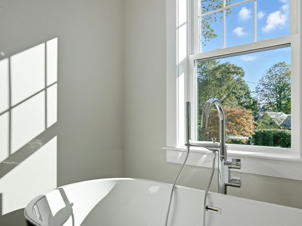 6 Ivy Cir, Winchester MA 01890