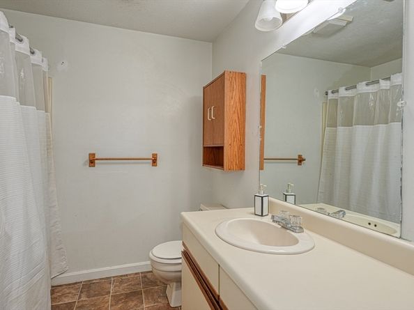 17 Fernwood Dr D, Leominster MA 01453