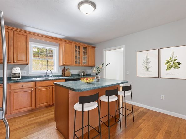 87 Crestwood Dr, Gardner MA 01440