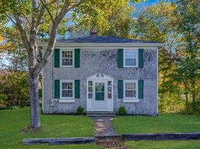 11 Captains Ln, Mattapoisett MA 02739