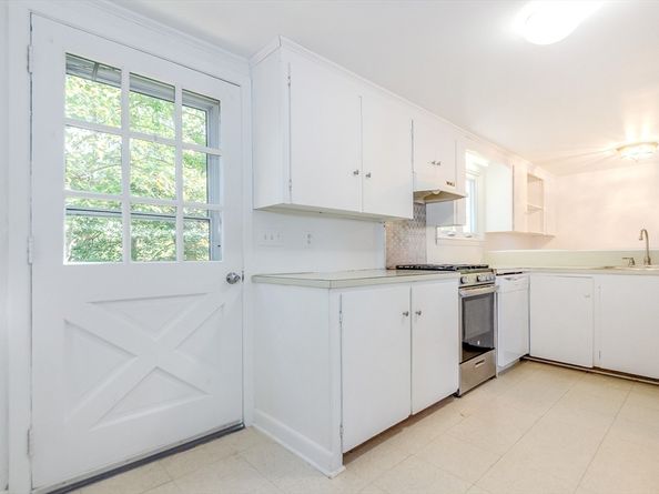 11 Captains Ln, Mattapoisett MA 02739