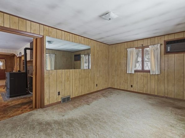 59 Oriole St., Gardner MA 01440