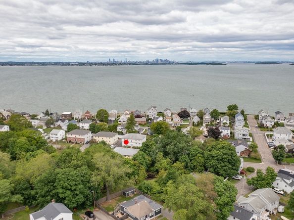 51 Stoughton St, Quincy MA 02169