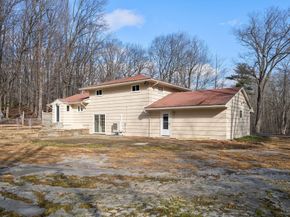 3 Mower St, Paxton MA 01612