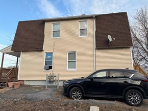 102 Hamilton St, Worcester MA 01604