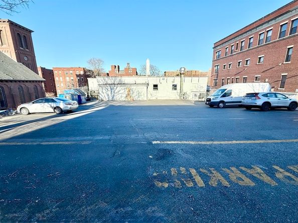 709 Main St, Worcester MA 01610