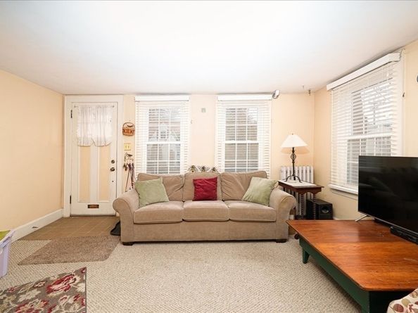 33 Seagrave Street, Uxbridge MA 01569