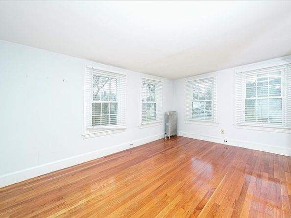 33 Seagrave Street, Uxbridge MA 01569