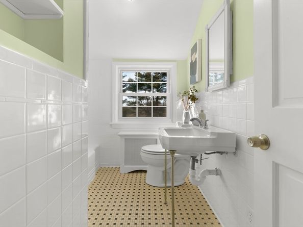 51 Fiske Hill Rd, Sturbridge MA 01566