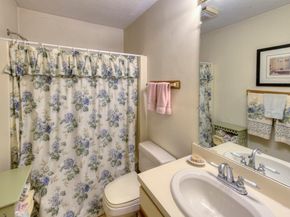 65 Brookdale Cir 65, Shrewsbury MA 01545