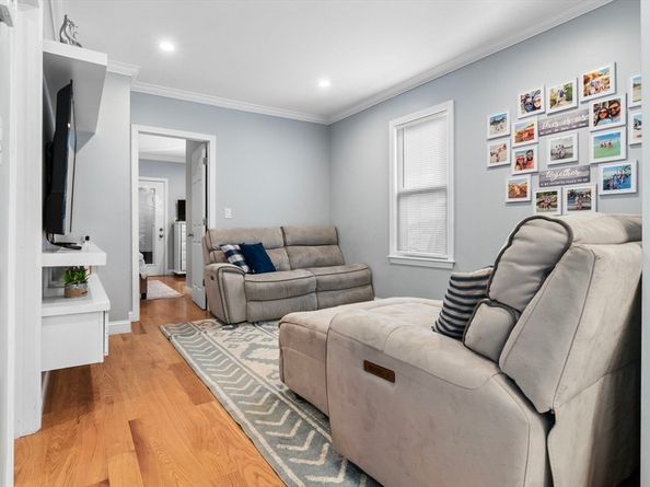 19 Cushing St, Salem MA 01970