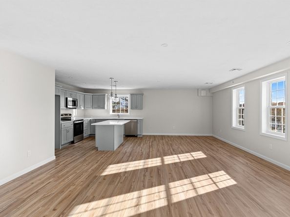 393 Court St 5, Plymouth MA 02360