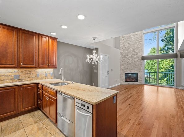 48 Pointe Rok Drive 48, Worcester MA 01604