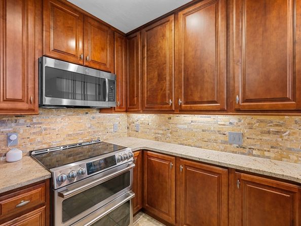 48 Pointe Rok Drive 48, Worcester MA 01604