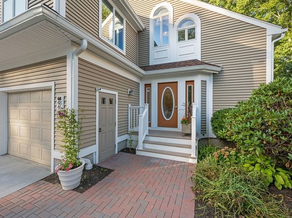 48 Pointe Rok Drive 48, Worcester MA 01604