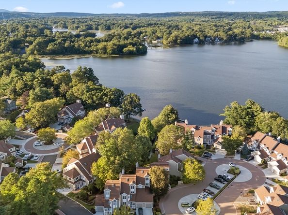 48 Pointe Rok Drive 48, Worcester MA 01604